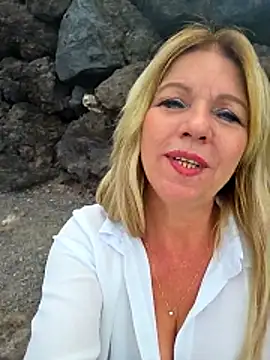 Snapshot of Melody73 chatting on October 27, 2025, 11:11 am Melody73 online show from October 27, 2025, 11:11 am