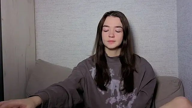 Snapshot of imyourdreams chatting on November 15, 2025, 2:10 pm imyourdreams online show from November 15, 2025, 2:10 pm