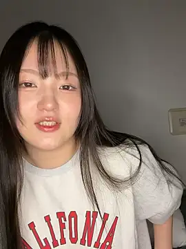 Snapshot of MinaKubo chatting on April 15, 2026, 3:05 pm MinaKubo online show from April 15, 2026, 3:05 pm