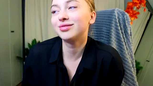 christie luv online show from November 19, 2025, 2:28 pm