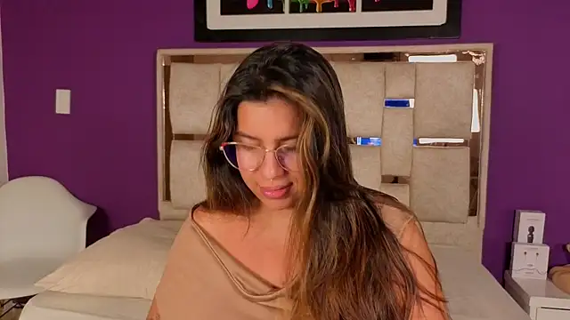 Snapshot of emilyy_cooperr chatting on July 13, 2026, 12:15 pm emilyy cooperr online show from July 13, 2026, 12:15 pm