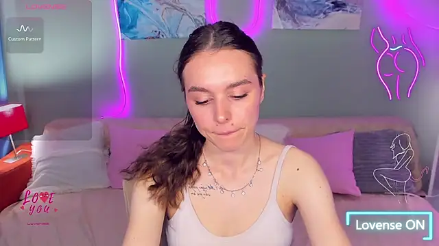 EmelyMason online show from May 27, 2026, 5:26 am