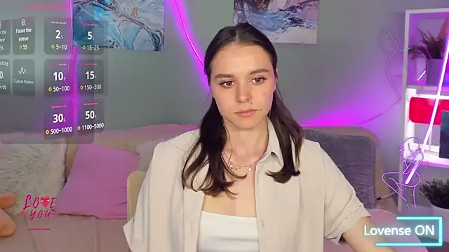 EmelyMason online show from May 19, 2026, 7:37 am