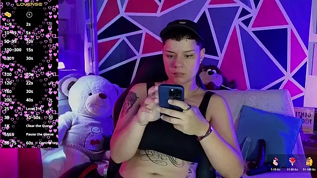 Snapshot of demimoore222 chatting on April 10, 2026, 3:52 pm demimoore222 online show from April 10, 2026, 3:52 pm