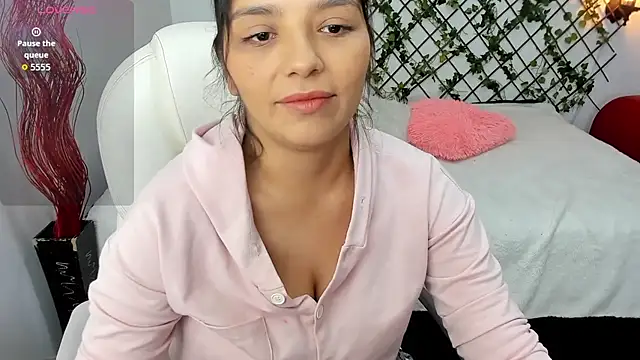 Snapshot of issa__nassar chatting on November 27, 2025, 2:06 pm issa nassar online show from November 27, 2025, 2:06 pm