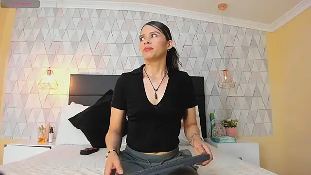 Snapshot of LiliJensen chatting on November 18, 2025, 7:17 pm LiliJensen online show from November 18, 2025, 7:17 pm