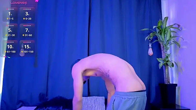 CRAZY-BOY99 online show from November 13, 2025, 11:58 am