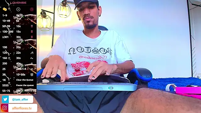 Snapshot of Miguel_bigcock chatting on July 5, 2026, 9:43 pm Miguel bigcock online show from July 5, 2026, 9:43 pm