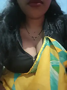 Snapshot of Sexyradha_ chatting on July 14, 2026, 4:35 pm Sexyradha online show from July 14, 2026, 4:35 pm