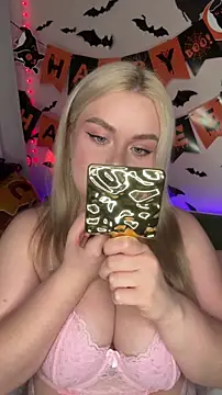 April Vancee online show from October 26, 2025, 1:00 pm