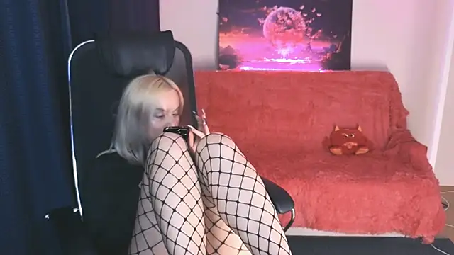 Snapshot of Miss_Alice_Silver chatting on March 19, 2025, 9:58 pm Miss Alice Silver online show from March 19, 2025, 9:58 pm