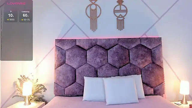 aurora collinss  online show from February 13, 2026, 12:38 pm