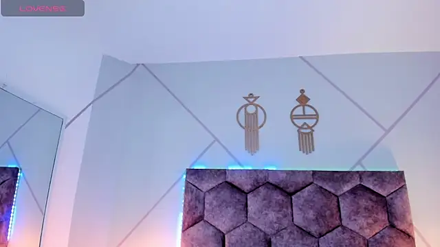 aurora collinss  online show from December 15, 2025, 12:22 pm