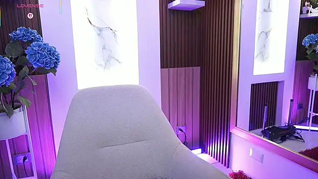 JulesBenett online show from April 4, 2026, 12:12 pm