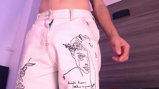 Snapshot of SashaNova chatting on January 17, 2026, 5:22 am SashaNova online show from January 17, 2026, 5:22 am