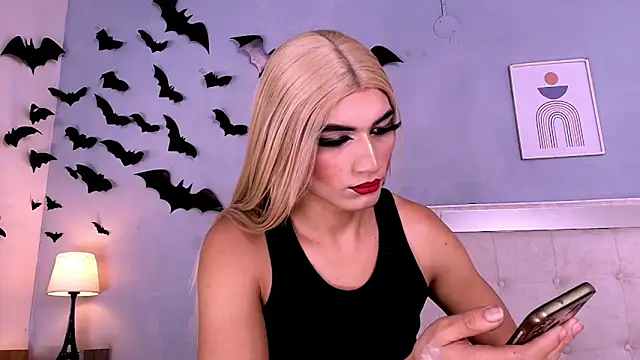 Snapshot of Emily_Castillo_1 chatting on November 18, 2025, 4:27 am Emily Castillo 1 online show from November 18, 2025, 4:27 am