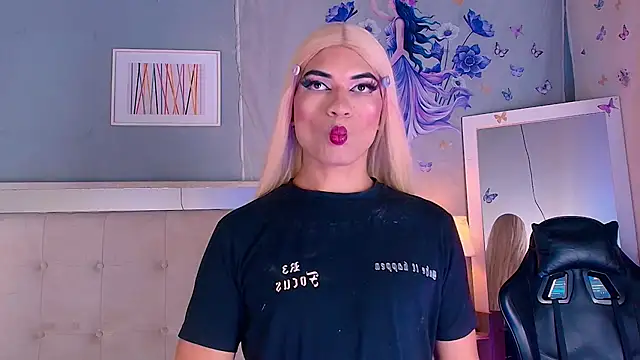 Snapshot of Emily_Castillo_1 chatting on April 14, 2026, 4:39 am Emily Castillo 1 online show from April 14, 2026, 4:39 am