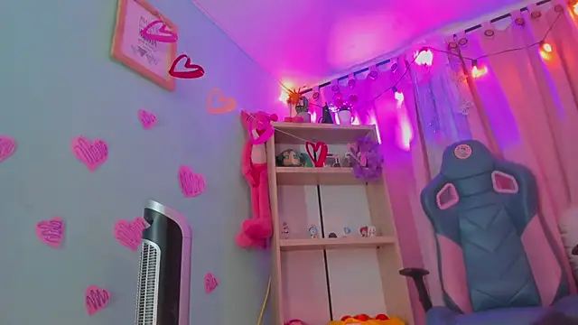 Olivia pretty  online show from March 19, 2025, 12:12 pm