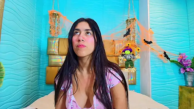 Mia Montess online show from October 25, 2025, 12:17 pm