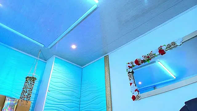 Mia Montess online show from December 20, 2025, 12:52 pm