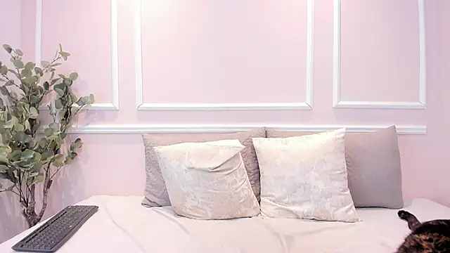 Lucy Canel online show from February 15, 2026, 6:07 pm