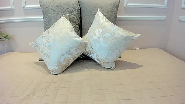 Snapshot of Lucy_Canel chatting on November 21, 2025, 7:13 pm Lucy Canel online show from November 21, 2025, 7:13 pm