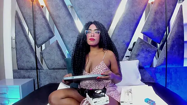 CandyMartinez  online show from October 17, 2025, 9:49 pm