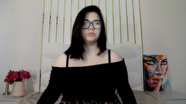 Eliss Shyyo online show from October 13, 2025, 6:04 am