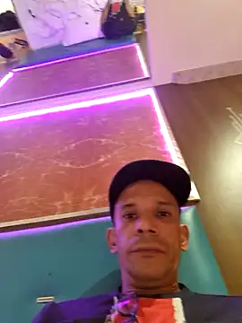 Snapshot of karlossan24 chatting on February 14, 2026, 9:15 pm karlossan24 online show from February 14, 2026, 9:15 pm