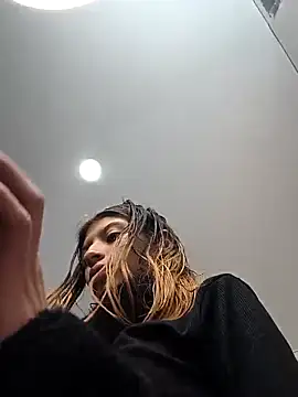 Snapshot of KratosAfroditacs chatting on April 8, 2026, 10:55 pm KratosAfroditacs online show from April 8, 2026, 10:55 pm