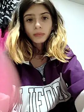 Snapshot of KratosAfroditacs chatting on March 4, 2026, 8:38 pm KratosAfroditacs online show from March 4, 2026, 8:38 pm