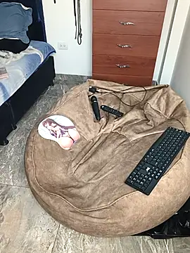 Snapshot of KratosAfroditacs chatting on April 8, 2026, 1:40 am KratosAfroditacs online show from April 8, 2026, 1:40 am