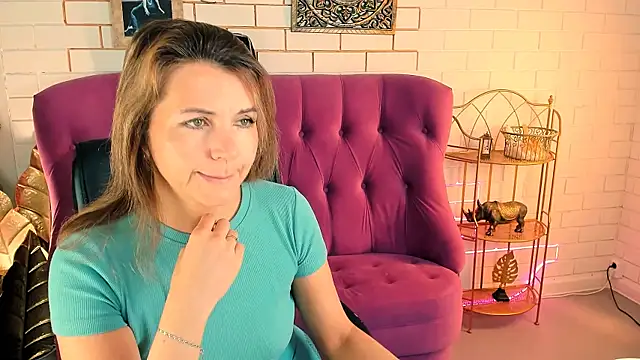 Snapshot of NicoleHitman chatting on September 26, 2025, 9:27 am NicoleHitman online show from September 26, 2025, 9:27 am