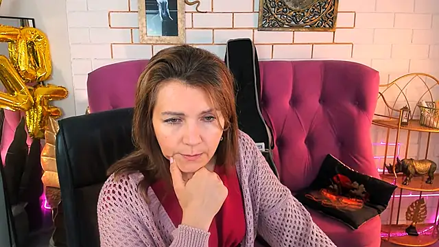 Snapshot of NicoleHitman chatting on September 16, 2025, 5:19 am NicoleHitman online show from September 16, 2025, 5:19 am