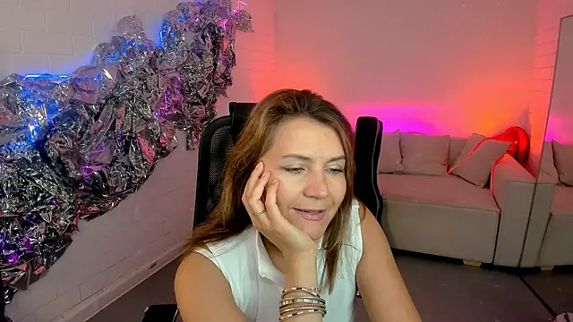 Snapshot of NicoleHitman chatting on September 22, 2025, 5:13 am NicoleHitman online show from September 22, 2025, 5:13 am