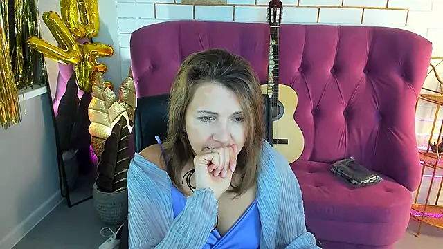 Snapshot of NicoleHitman chatting on September 24, 2025, 5:25 am NicoleHitman online show from September 24, 2025, 5:25 am