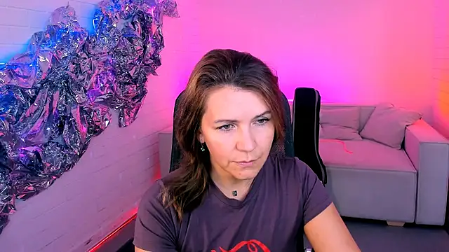 Snapshot of NicoleHitman chatting on September 15, 2025, 5:19 am NicoleHitman online show from September 15, 2025, 5:19 am