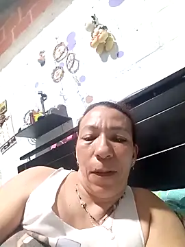 Snapshot of Antonela45 chatting on April 3, 2026, 9:54 pm Antonela45 online show from April 3, 2026, 9:54 pm