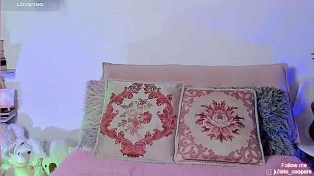 julieta cooper20 online show from March 12, 2026, 4:07 am