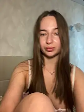 AlisaQSky online show from May 26, 2026, 9:18 am