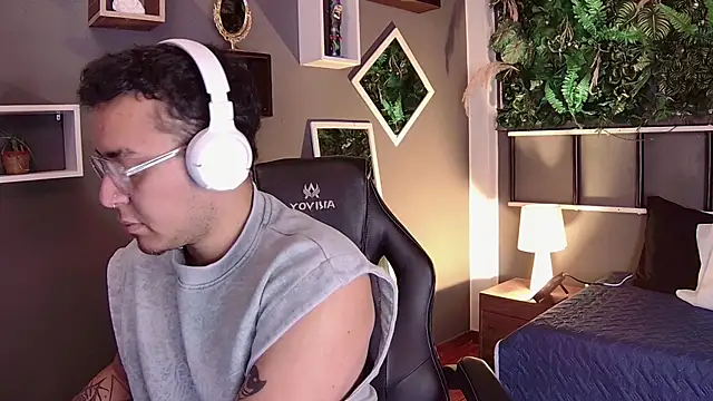 alex  montesco online show from March 11, 2025, 12:50 pm