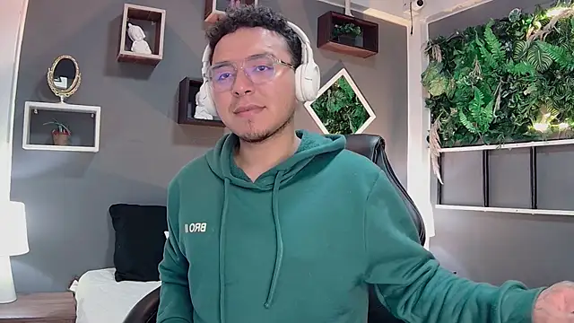 alex  montesco online show from March 17, 2025, 12:46 pm