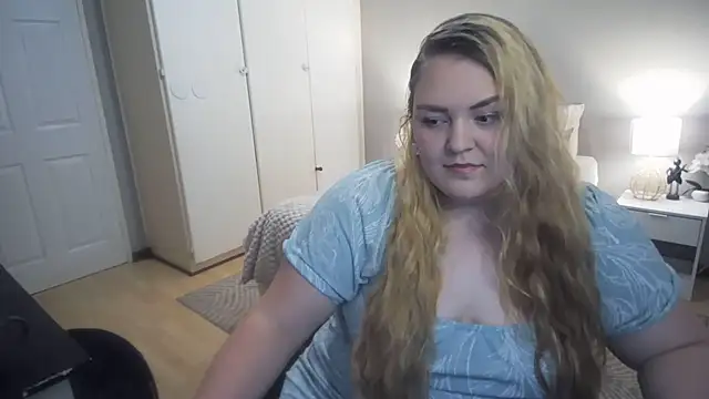 Snapshot of Neytjie chatting on November 20, 2025, 6:08 pm Neytjie online show from November 20, 2025, 6:08 pm