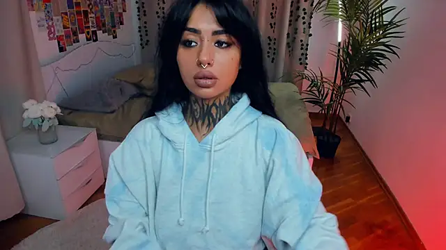 CharimgSabrina online show from February 12, 2026, 6:13 am