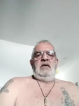 Snapshot of coolbrady17 chatting on September 13, 2025, 4:45 am coolbrady17 online show from September 13, 2025, 4:45 am