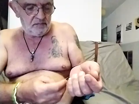Snapshot of coolbrady17 chatting on March 19, 2025, 4:45 pm coolbrady17 online show from March 19, 2025, 4:45 pm