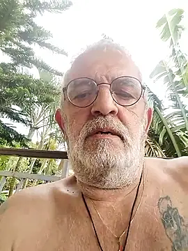 Snapshot of coolbrady17 chatting on September 21, 2025, 5:45 am coolbrady17 online show from September 21, 2025, 5:45 am