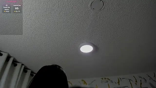 Cristal Velle online show from December 18, 2025, 1:04 pm