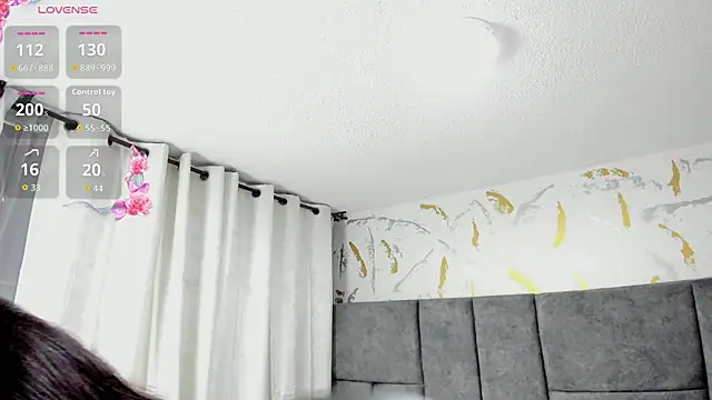 Snapshot of Cristal_Velle chatting on November 21, 2025, 12:48 pm Cristal Velle online show from November 21, 2025, 12:48 pm