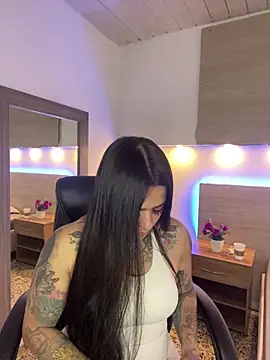 Snapshot of Cristal_Velle chatting on September 12, 2025, 12:38 pm Cristal Velle online show from September 12, 2025, 12:38 pm